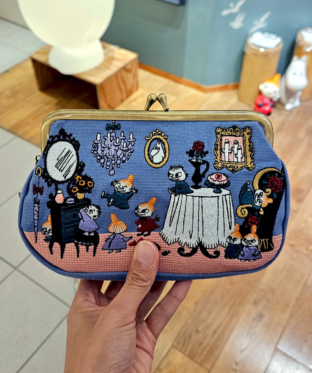 무민 캐릭터 자수 똑딱이 블루 파우치 M사이즈