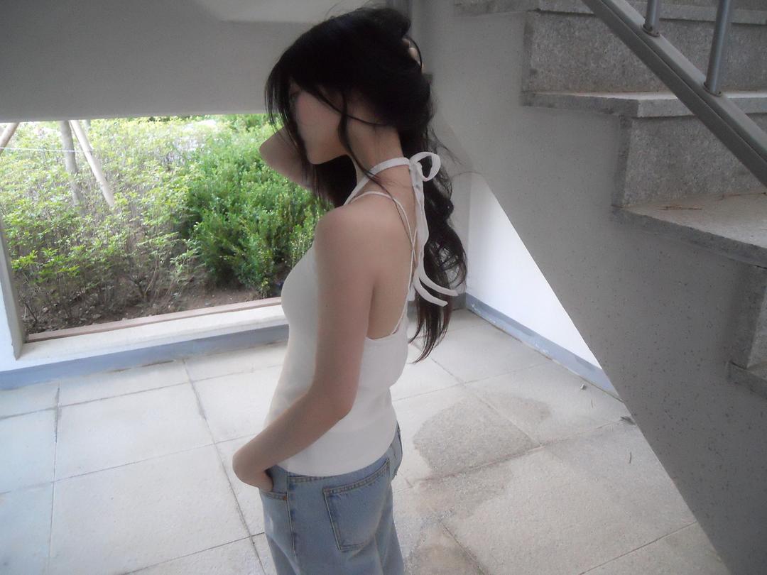 flip halter-neck sleeveless