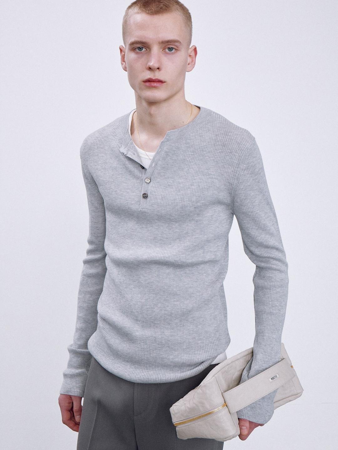 [4/8 입고예정] RC LOGO JACQUARD PATCH HENLEY NECK KNIT (MELANGE GREY)
