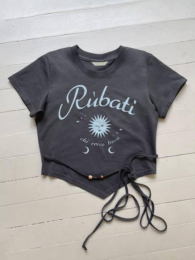 RUBATI 루바티 Sun and Moon Strap Tshirt CHARCOAL   |   발란코드 [60600913]