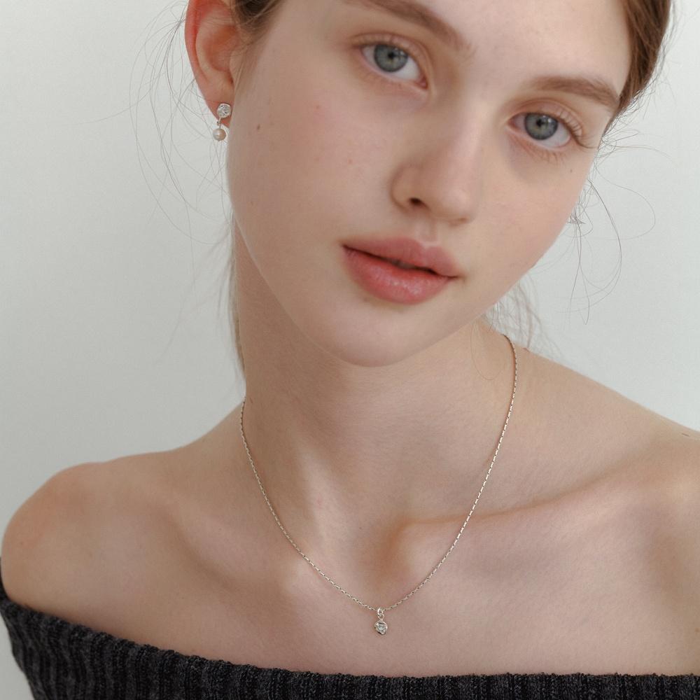 The Petit Moon Necklace - Silver