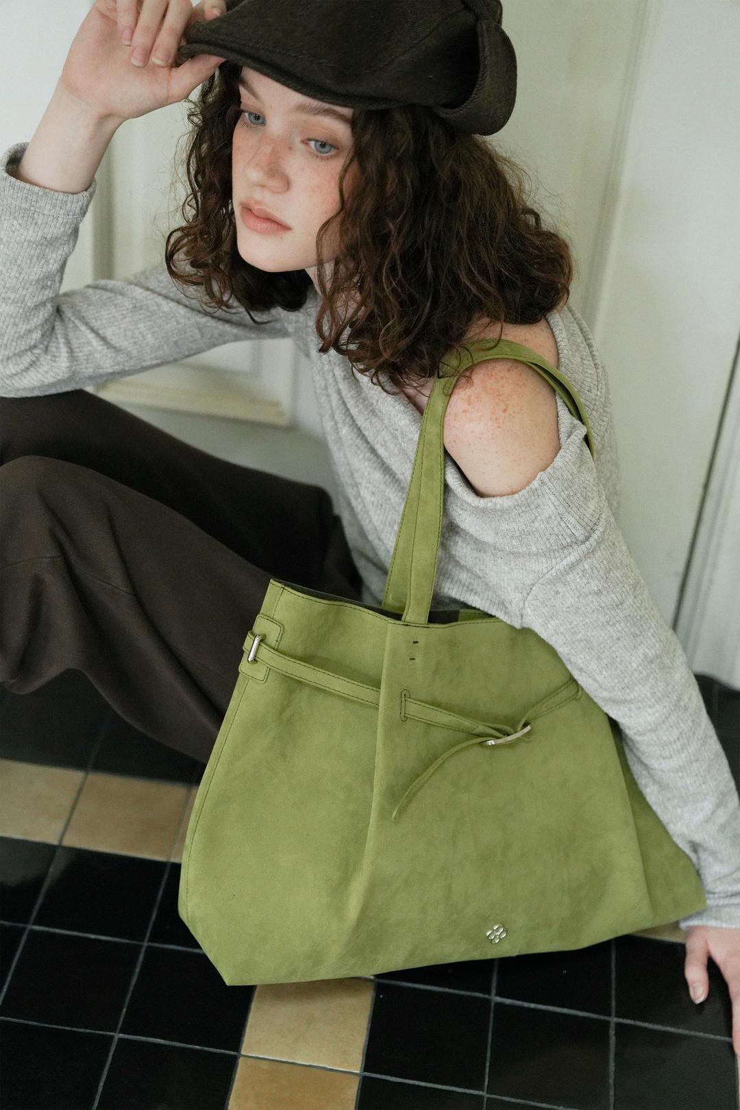 플뢰르 스웨이드 벨티드백_모스그린