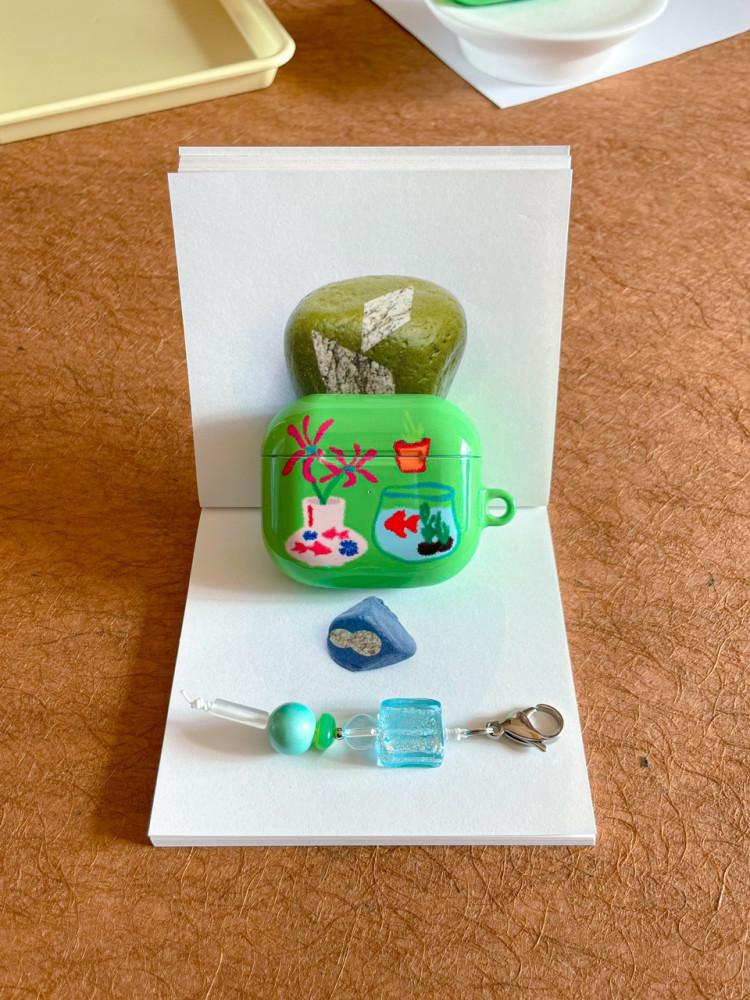 수초 속 물고기 airpods case