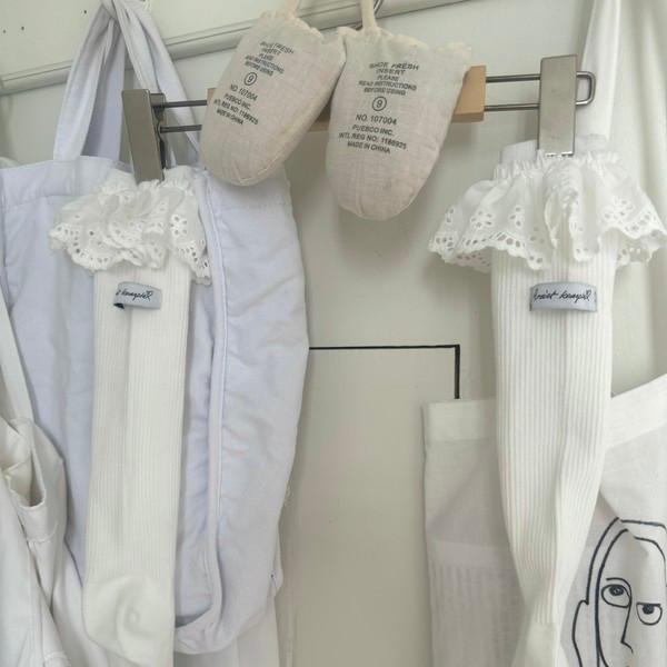 RYO EYELET KNEE SOCKS