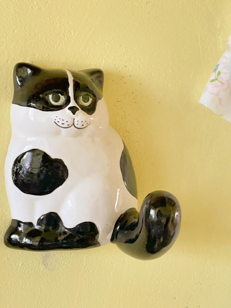 Spotted ceramic hook