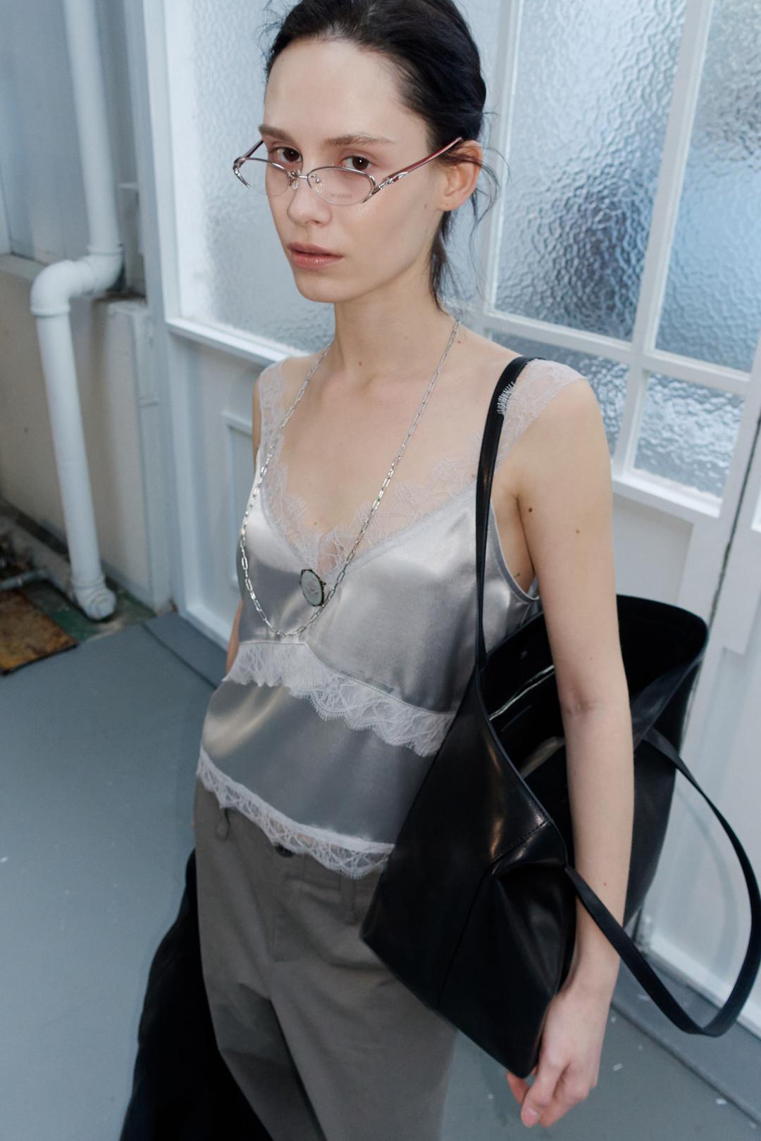 [3/16 OPEN] LACE SATIN SLEEVELESS_SILVER