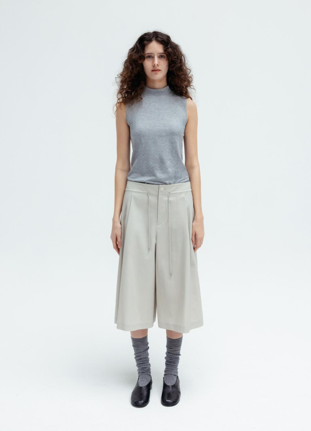 Mock Neck Sleeveless / Gray