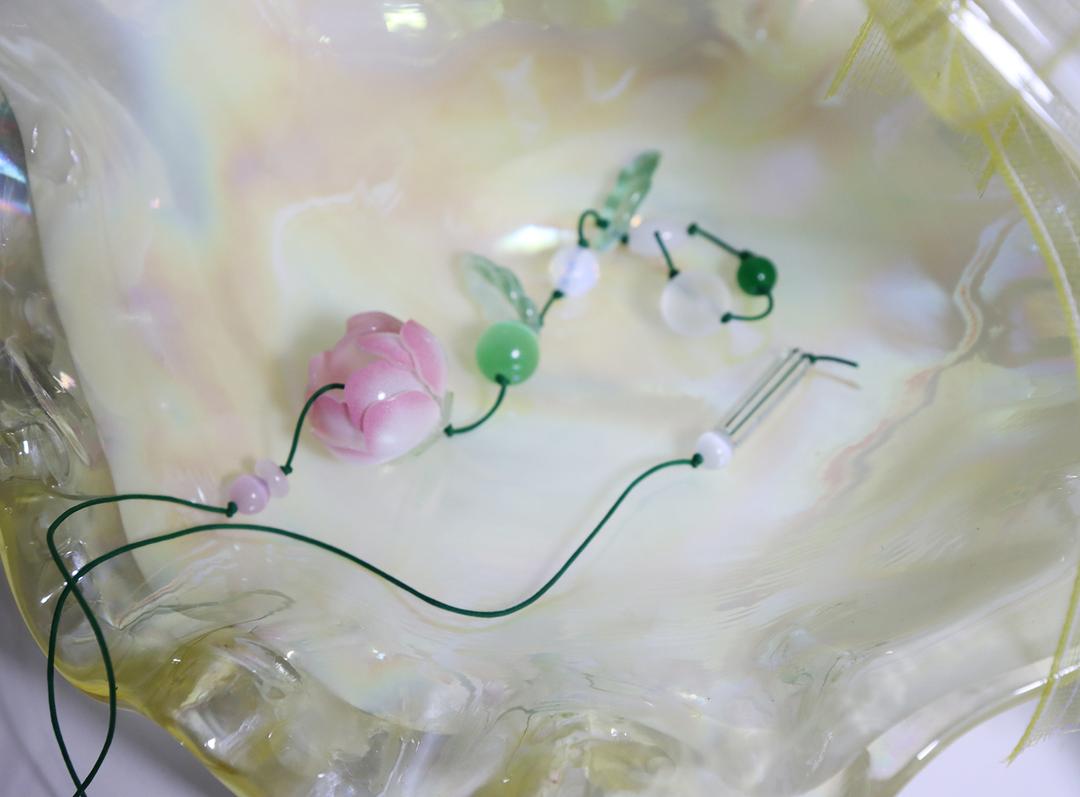 끈갈피: 꽃망울