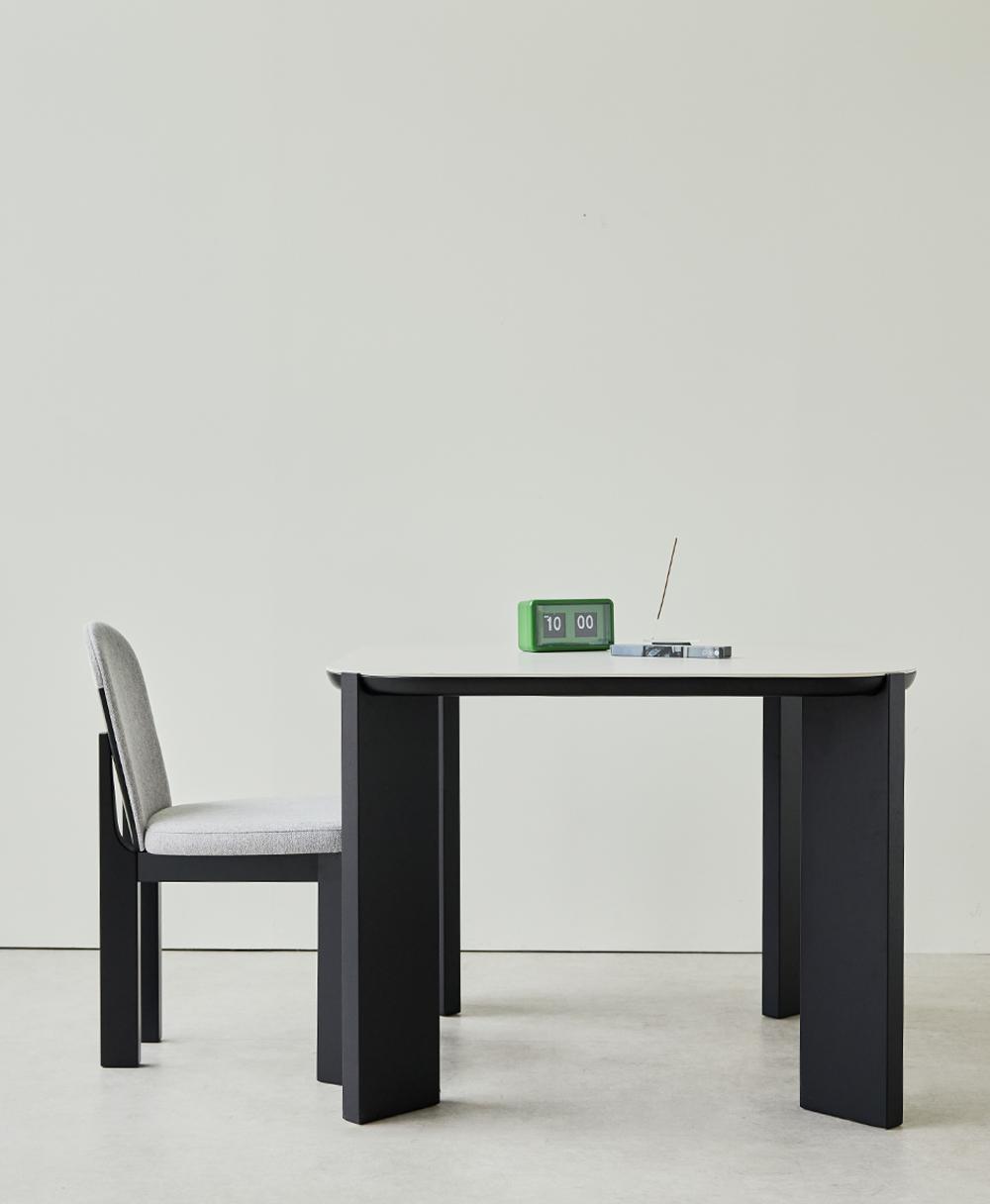 퓨로 블랙 포세린식탁 정사각