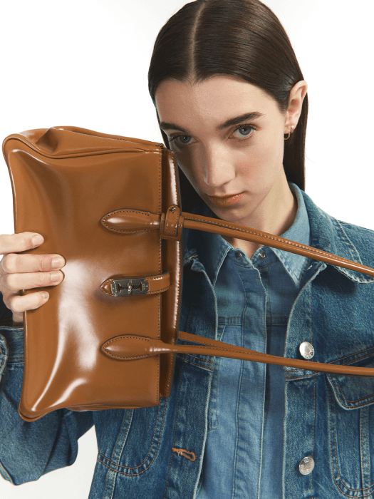 Toque Trophy Shoulder M (토크 트로피 숄더 미듐) Camel