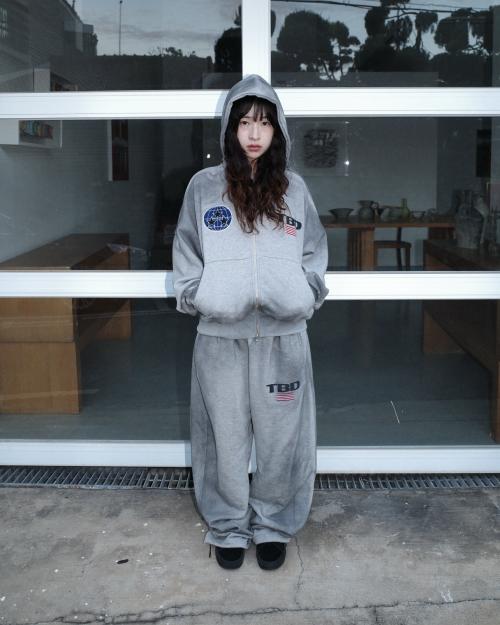 TBD 월드로고 스프레이 스웻팬츠 그레이