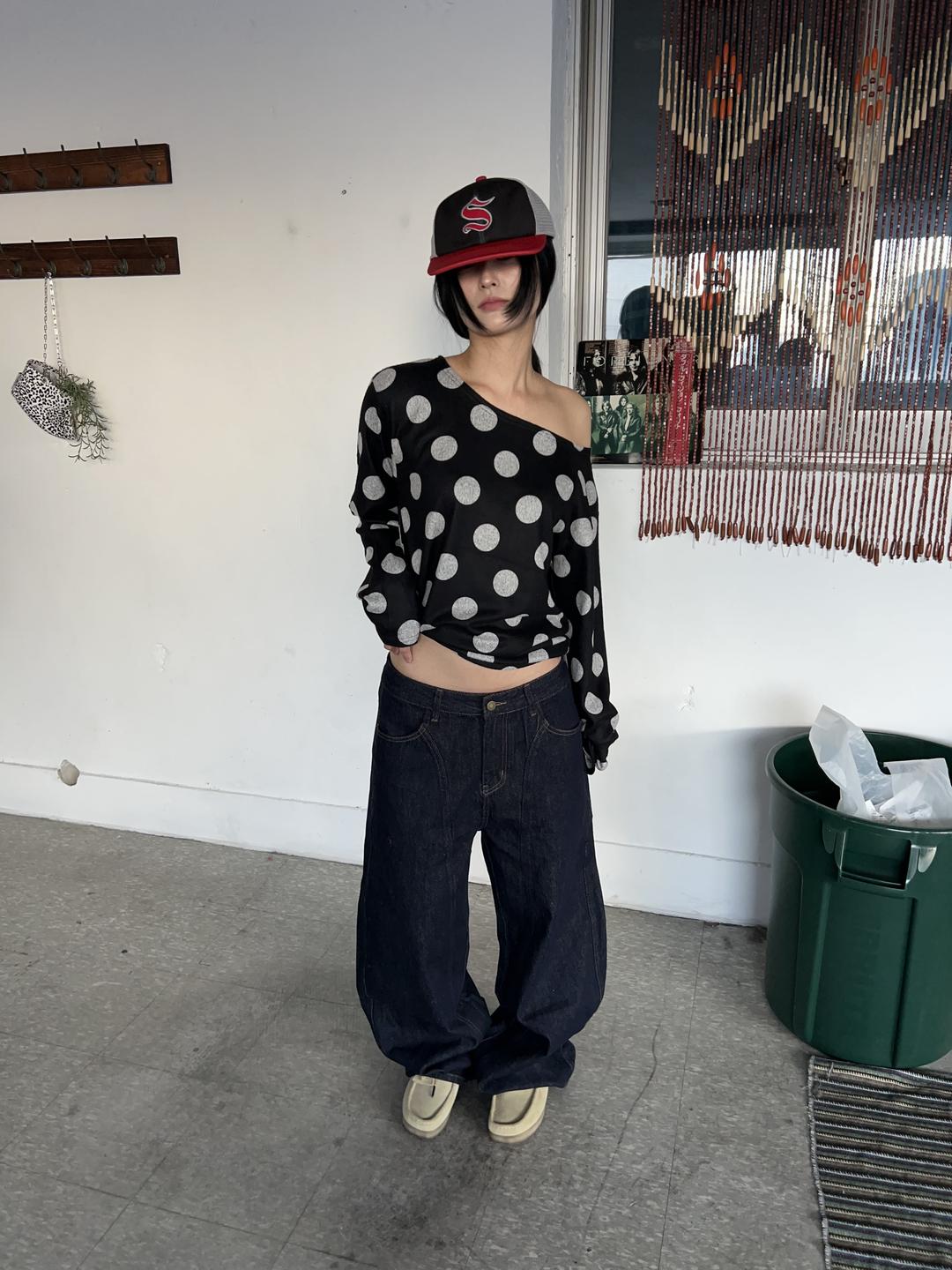 dot off-shoulder style soft long tee