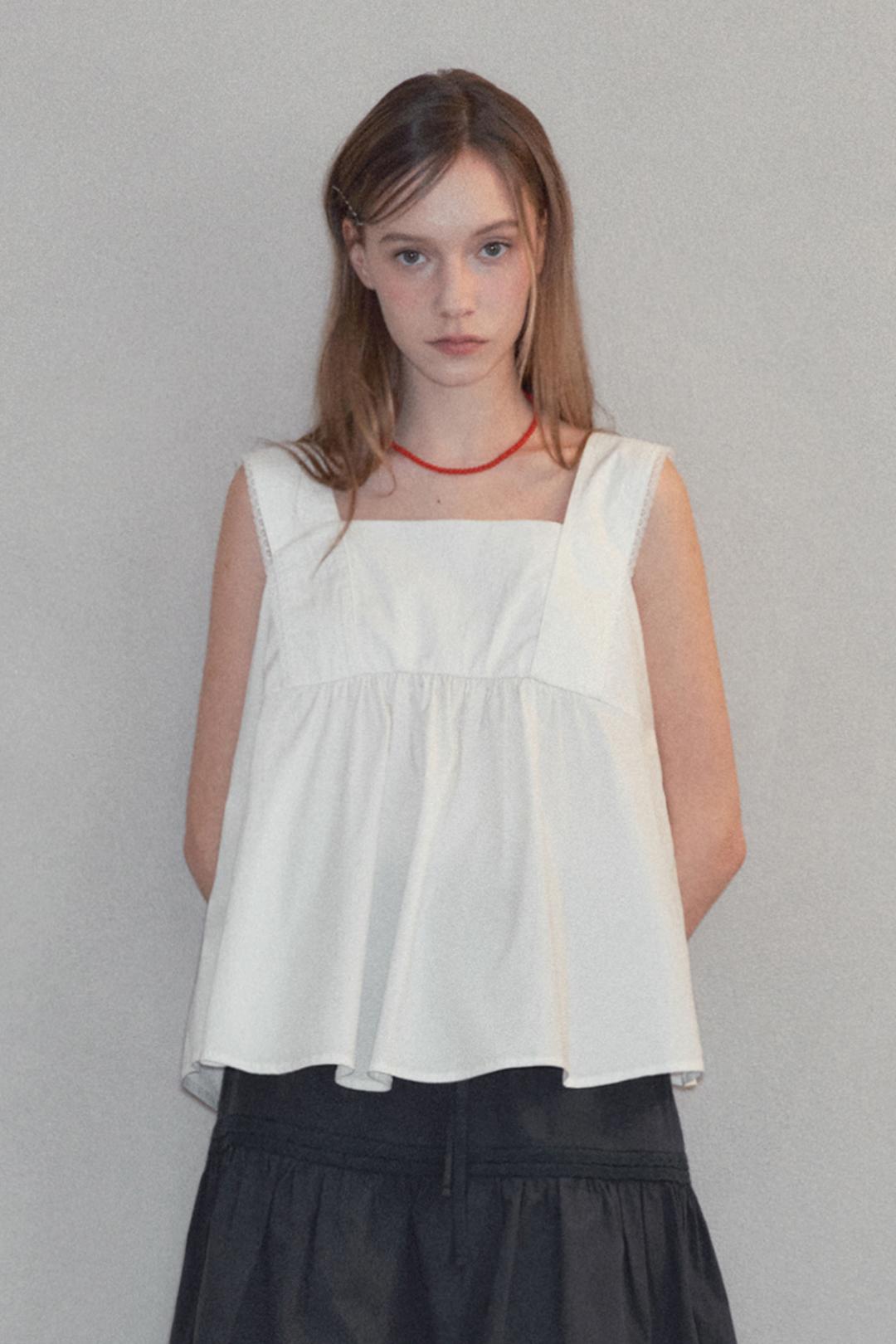 레이스 버튼 슬리브리스 블라우스_Pure White