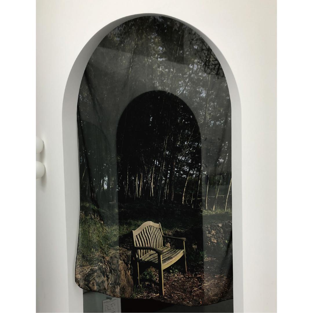 [21-2Q] 숲 속 벤치 쉬폰 포스터