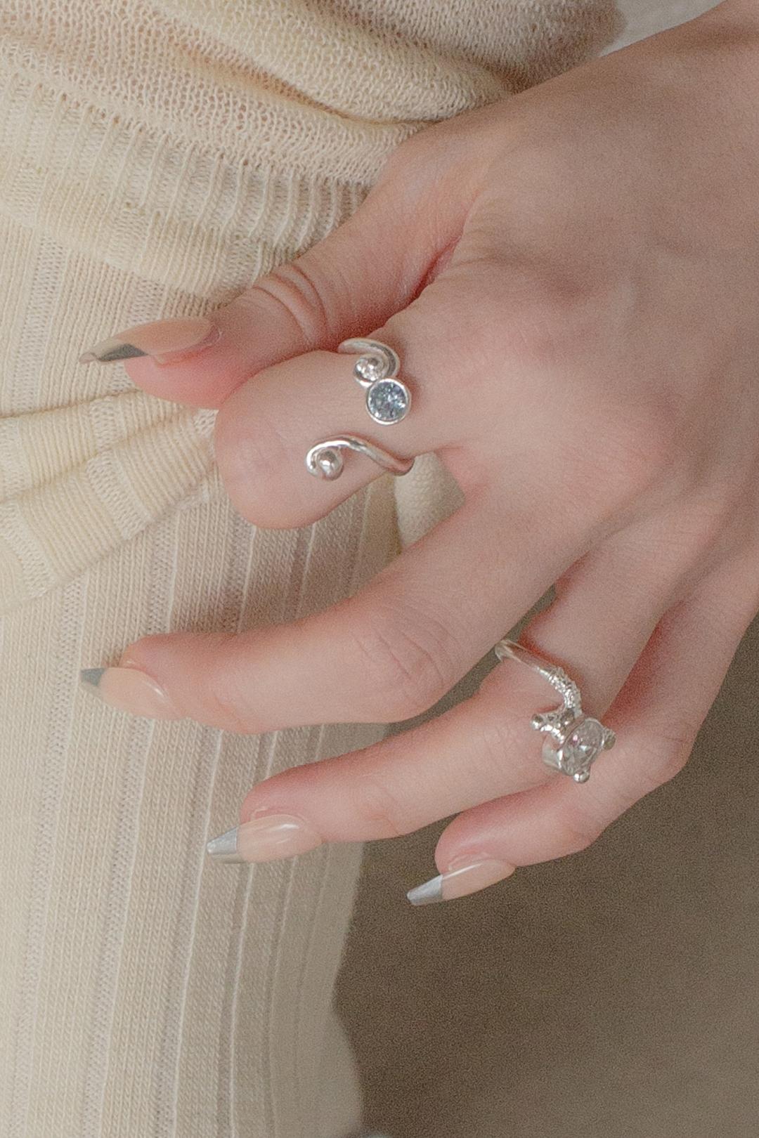 Lily ring