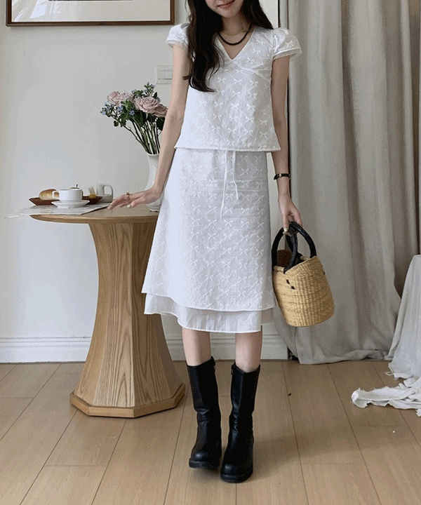 일루아 [여름신상💙]로즈 리본 패턴 브이넥 블라우스 미디 스커트 투피스 코디세트#휴양지룩