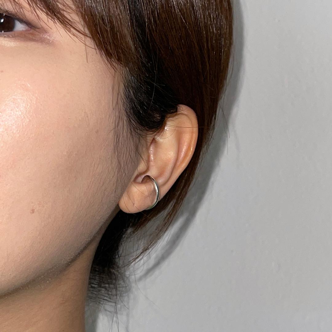 Silver D Line Earcuff