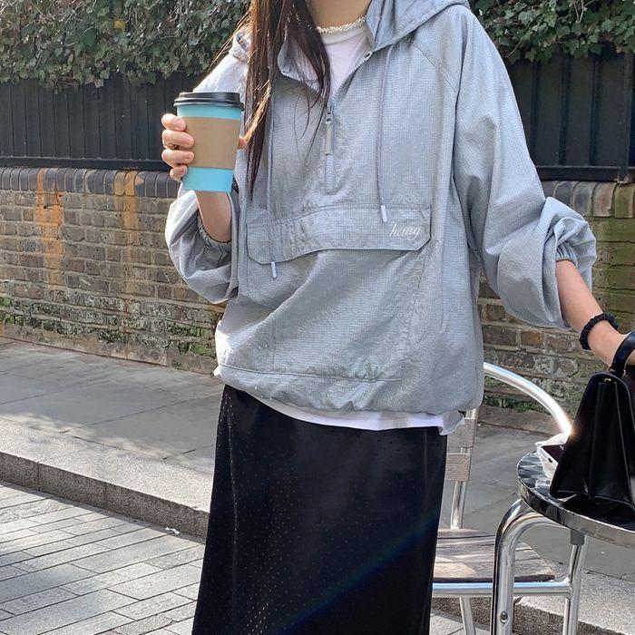 a glossy jumper (blue grey)
