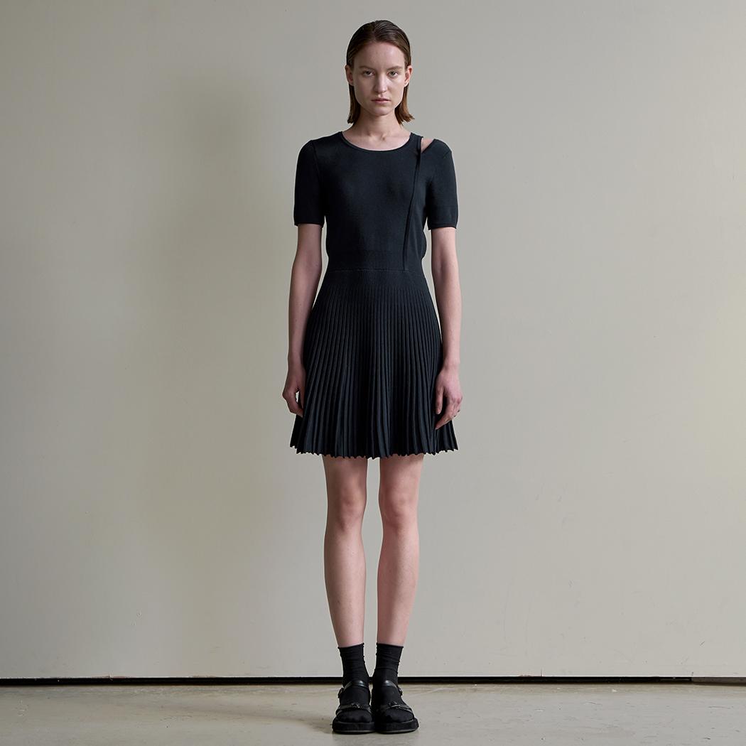 (OP-6170)GILI CUTOUT FLARE KNIT DRESS