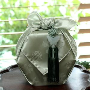 나비 옥 노리개 / 카키