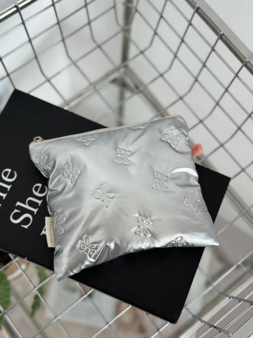 실버 리본 누빔 지퍼파우치 미니파우치