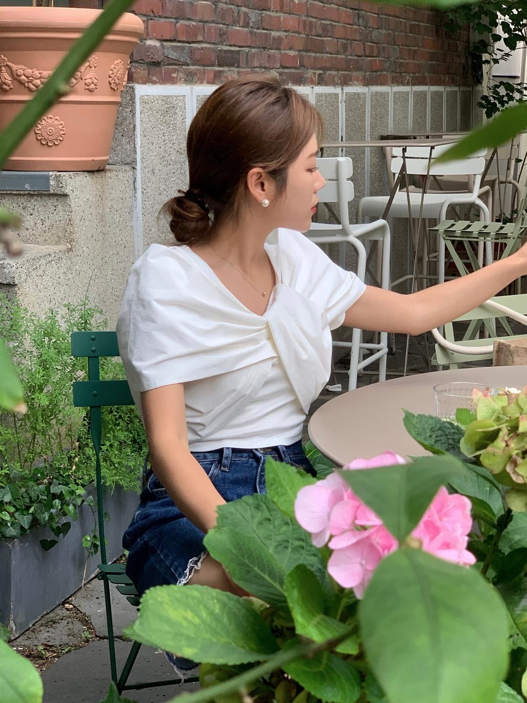 [인기] coco ribbon t-shirt (2color)