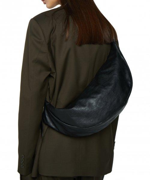 H-Buckle Banana Leather Bag (black)