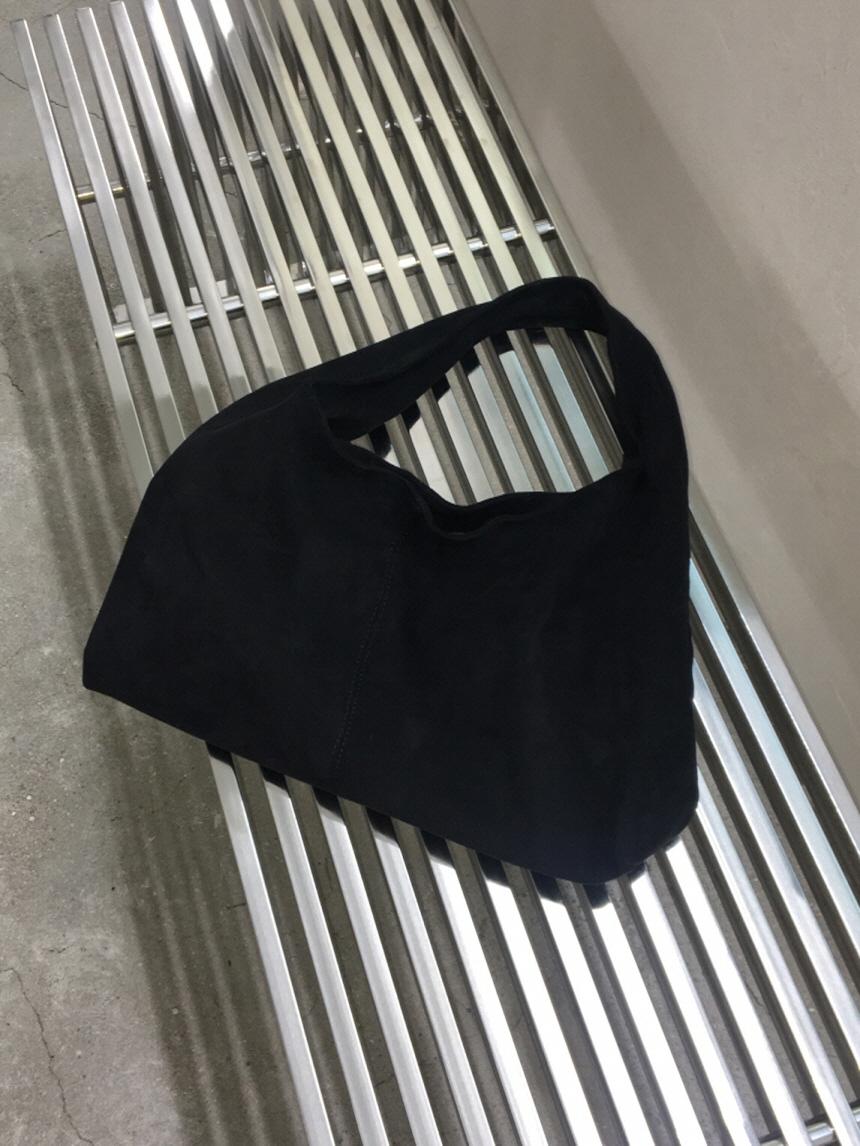 모에버 [모델소장] 스웨이드 절개 버튼 숄더백