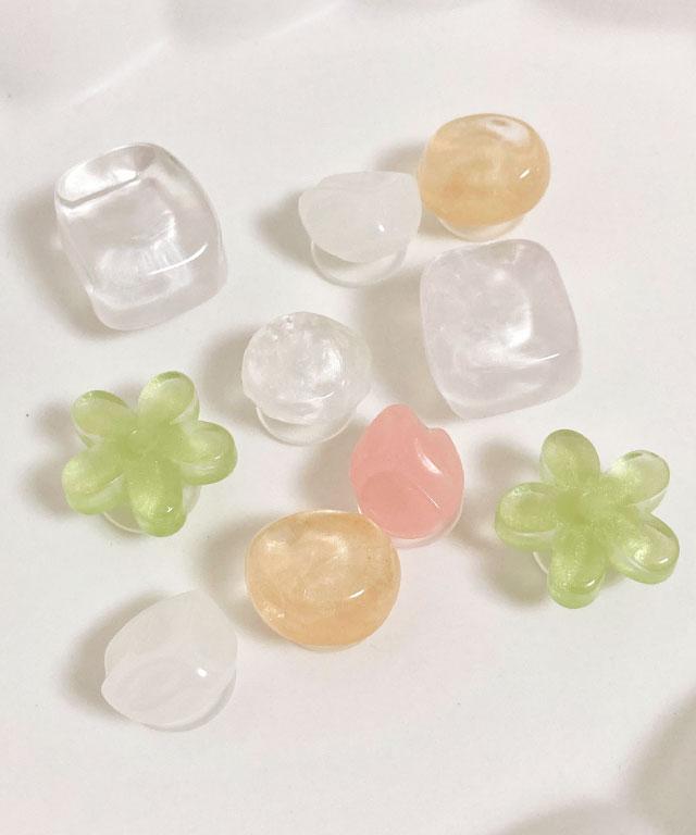 🌼빠른발송 10개 세트🌼 영롱 데이지 조약돌 원석 투명 지비츠 세트