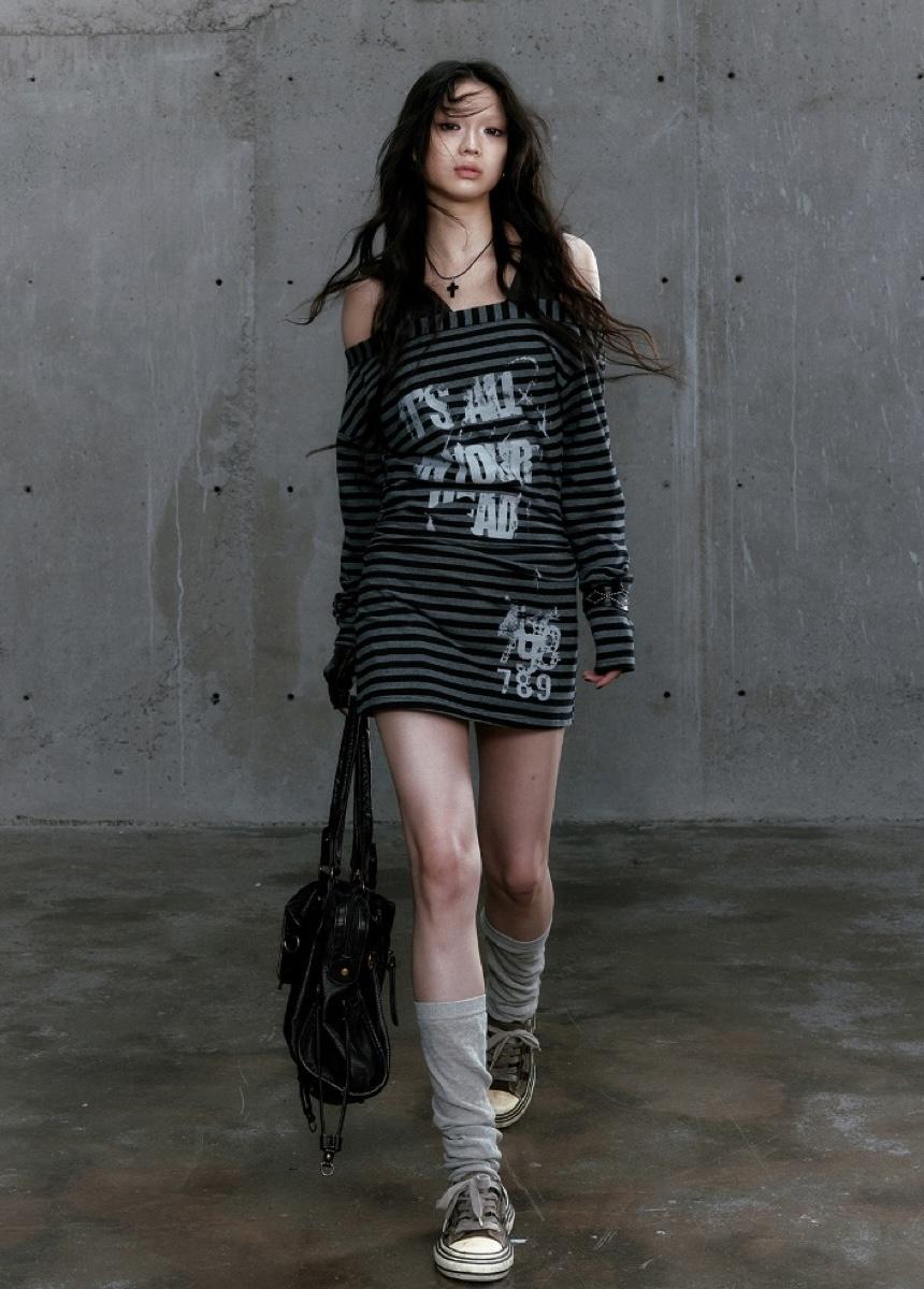 [예약 판매 10% Sale] Cest Nous Striped Graffiti Print Dress