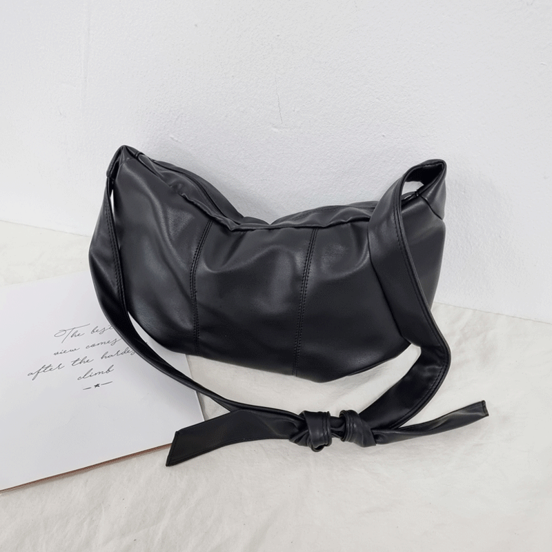 [당일발송] 바이스 가죽 매듭 크로와상 반달 슬링백 크로스백