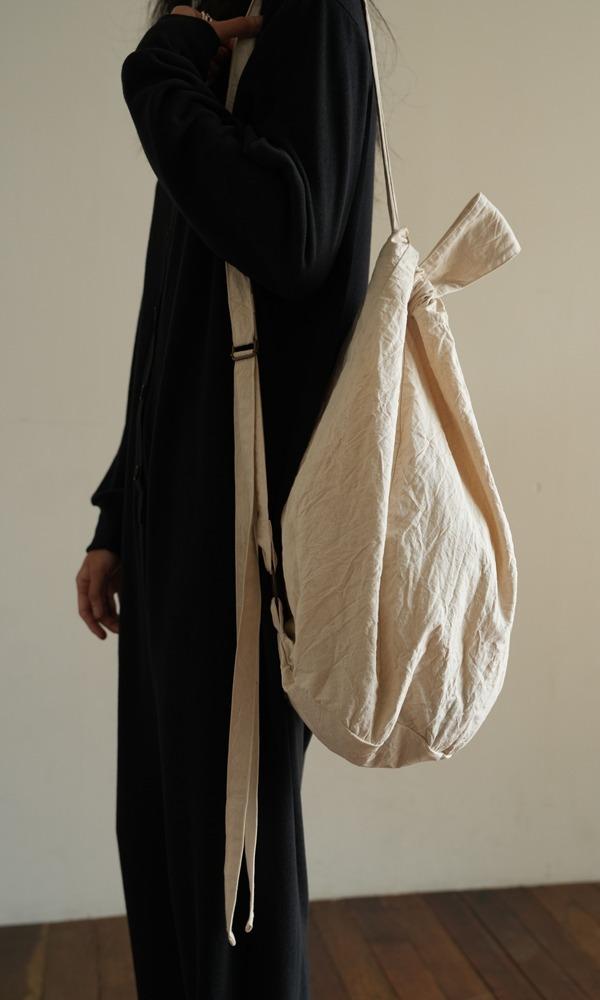 Crease_String_Bag_Ecru
