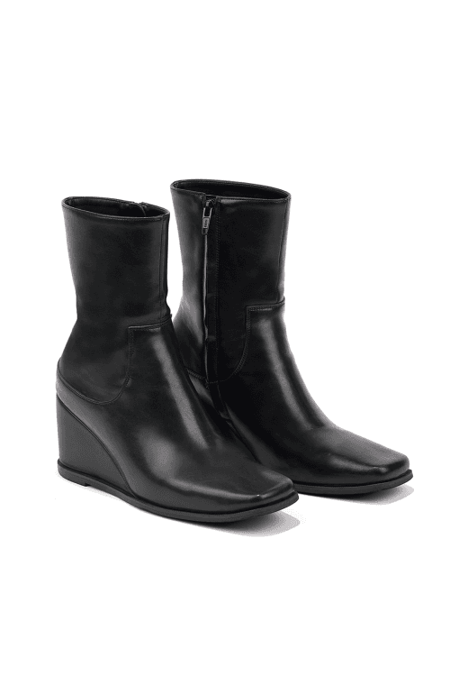SQUARE BOLD MIDDLE BOOTS IN BLACK