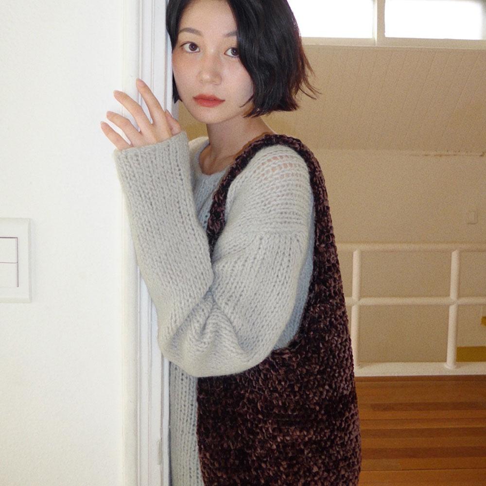 HANDMADE VELVET SHOULDER BAG IN BROWN