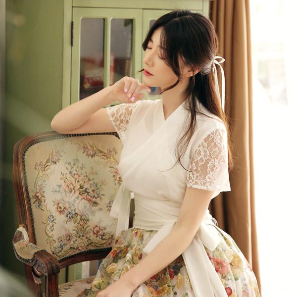 나리 레이스 블라우스