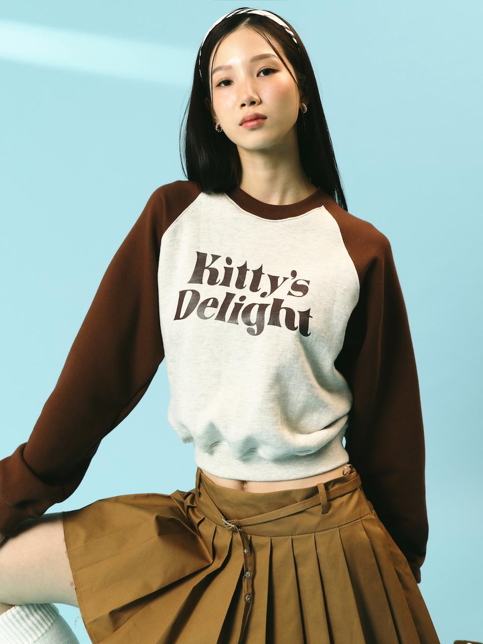 Kitty's delight typo Crop Raglan Sweatshirts oatmeal