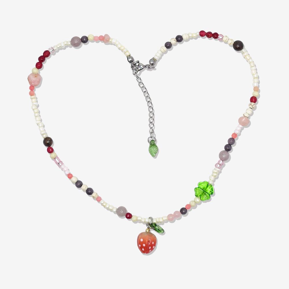 딸기 클로버 키치 비즈 원석 목걸이