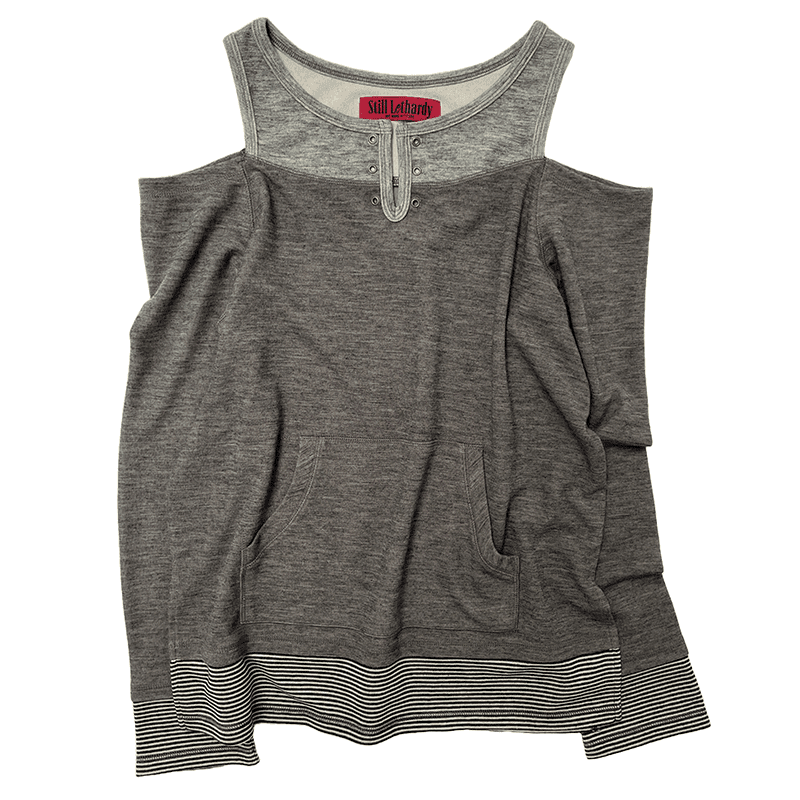 [STILL LETHARDY] OVERLOCKED OFF-SHOULDER T-SHIRT: BROWN