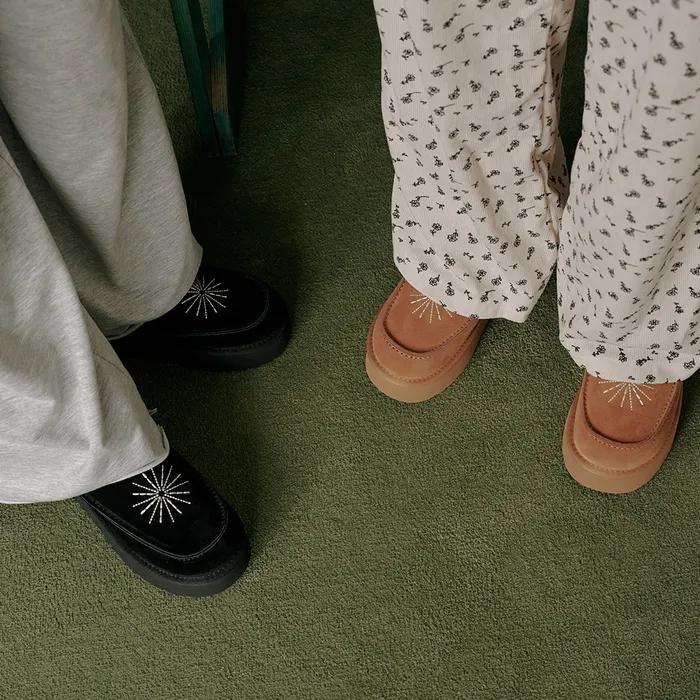 [29EDITION][익일발송] Nun Kkot 눈꽃 소가죽 자수 포인트 방한 어그부츠_2Color