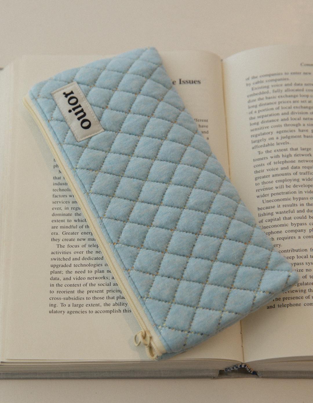 ouior flat pencil case - quilting sky (topside zipper)