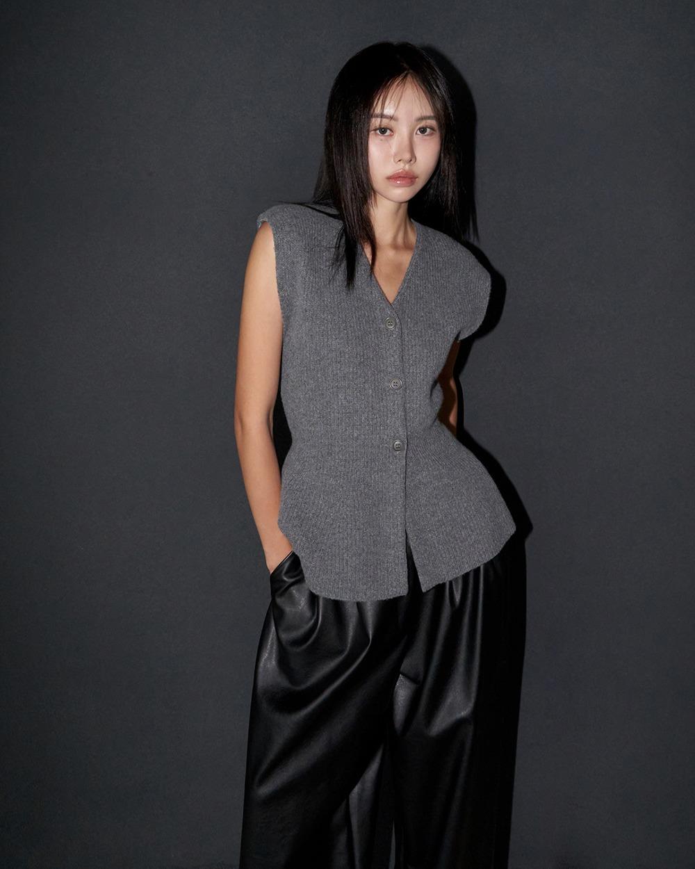 24FW fine wool ruffle vest knit