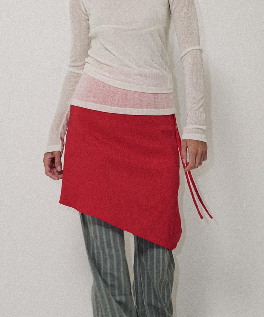 노앤뮤트 Diagonal Line Satin Skirt Red