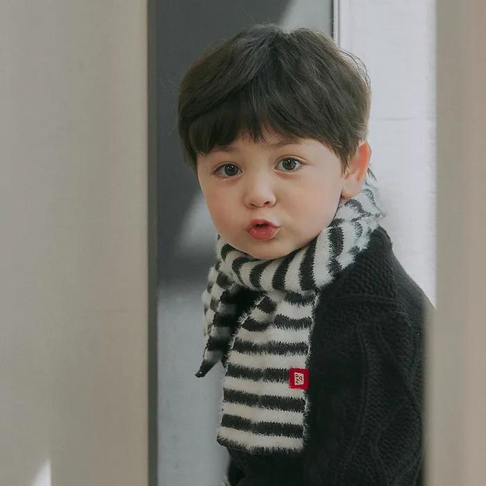 스너그 니트 아기 머플러