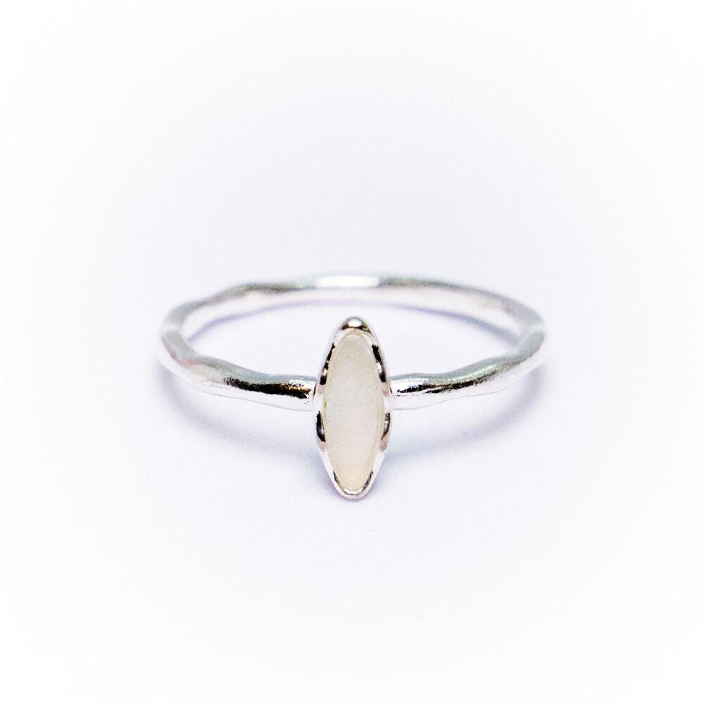 HR 179R_Rainbow Moonstone Ring [Oval] (Silver 925)