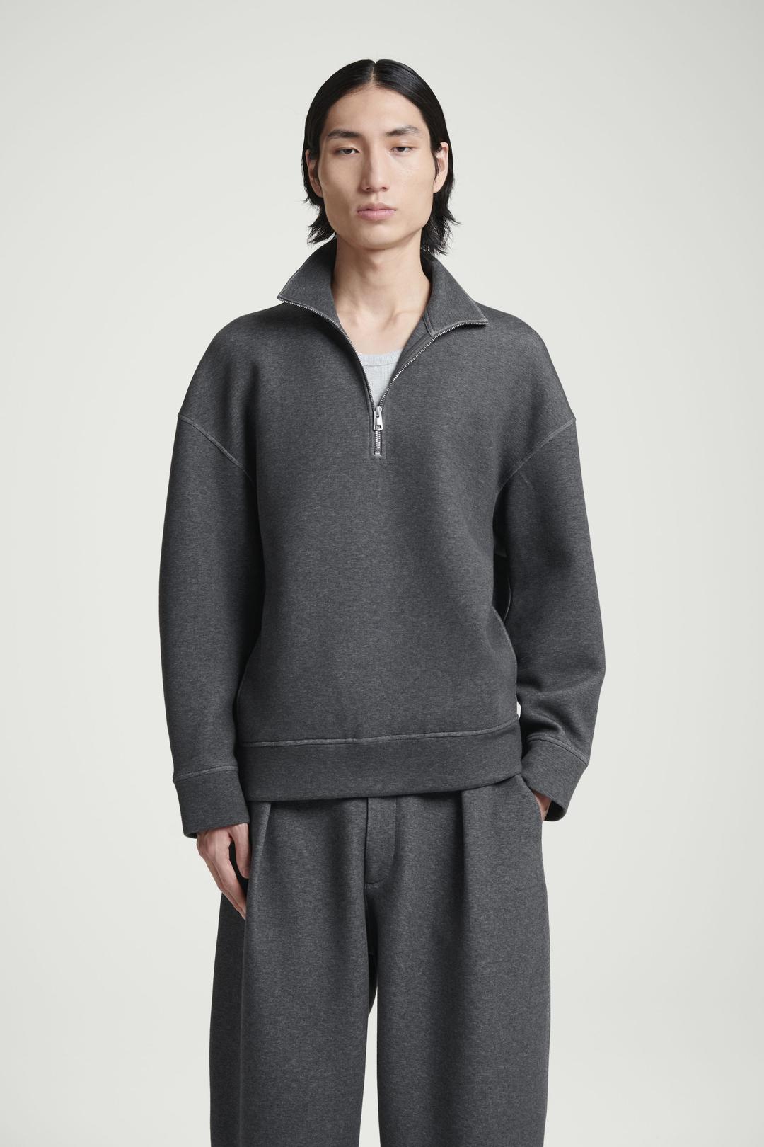 SWEAT DEMI-ZIPPÉ OVERSIZE EN JERSEY DE NÉOPRÈNE - GRIS | COS