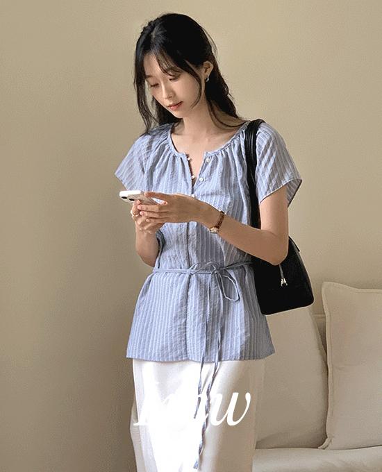 메리어라운드 [고퀄리티블라우스][주문량폭주][l.m.w] 반오픈 스트라이프 스트랩 블라우스 (bl)
