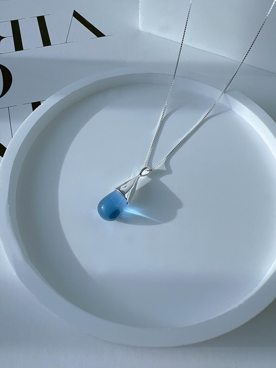 41. Blue glass necklace / 블루 크리스탈 목걸이