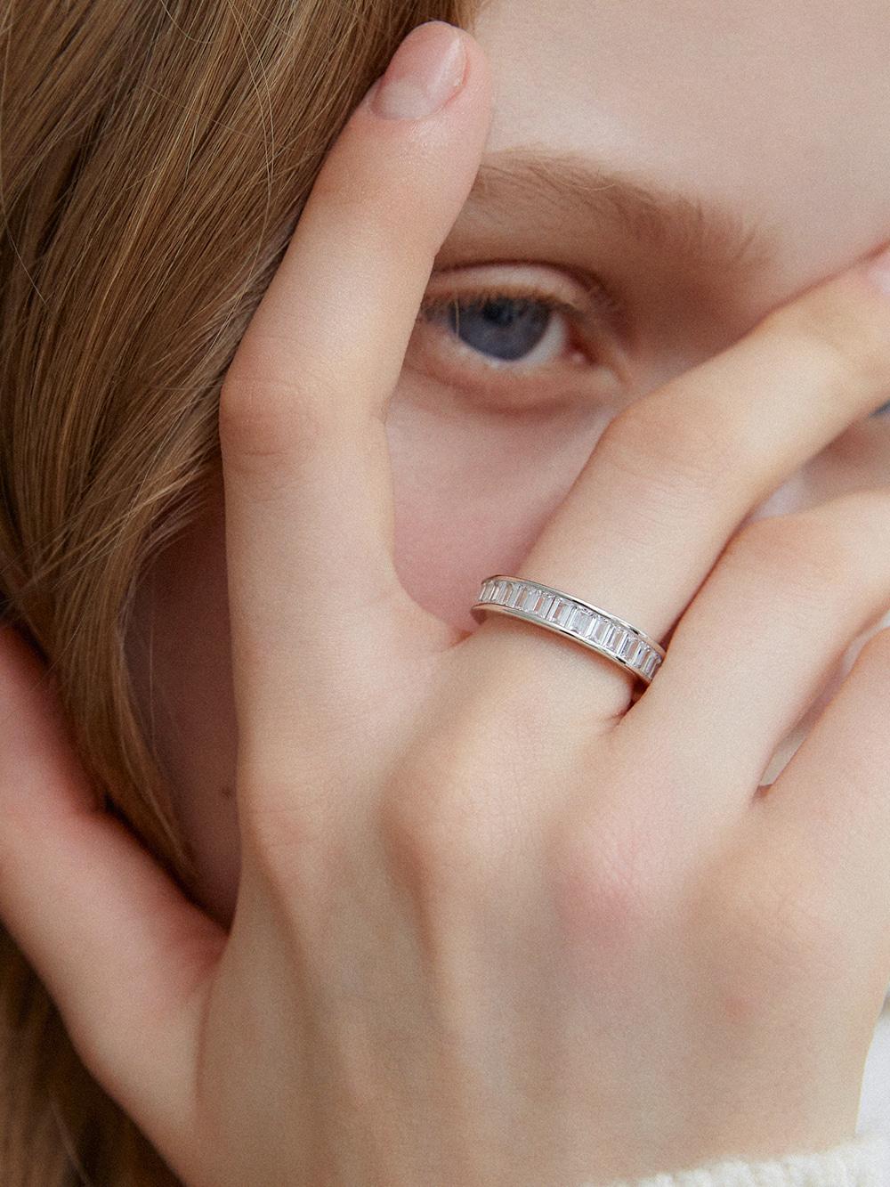 에센스 실버(W) 채널 바게트 테니스 반지 화이트 HL4R5B456W9