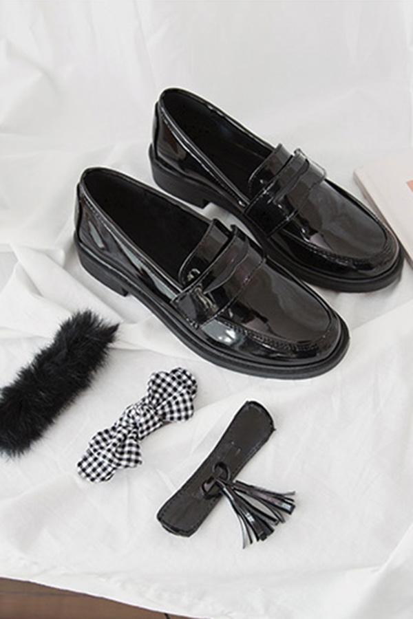 [SALE상품] 모던 레더 베이직 에나멜 로퍼 & 장식 세트 (블랙)