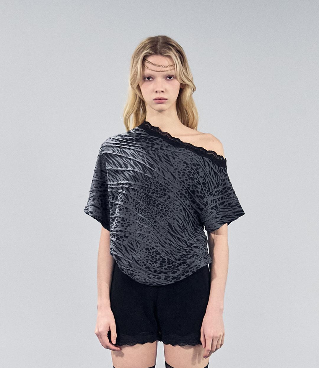 LEOPARD LACE SLANT TOP (CHARCOAL)